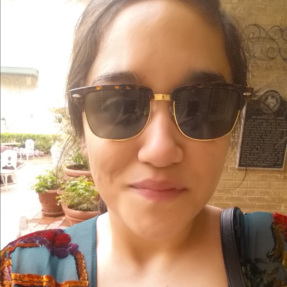 Meet your Posher, Cynthia